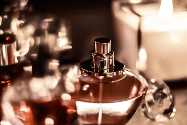 perfume-bottle-vintage-fragrance-glamour-vanity-table-night-pearls-jewellery-eau-de-parfum-as-holiday-gift-luxury-beauty-brand-present copy